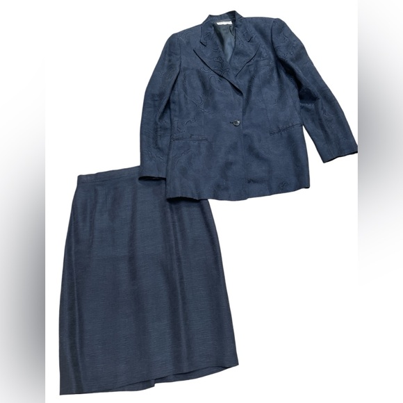 Women's Giorgio Armani Le Collezioni Navy 3 piece suit. Sz 12 Flawless preowned - Picture 2 of 6